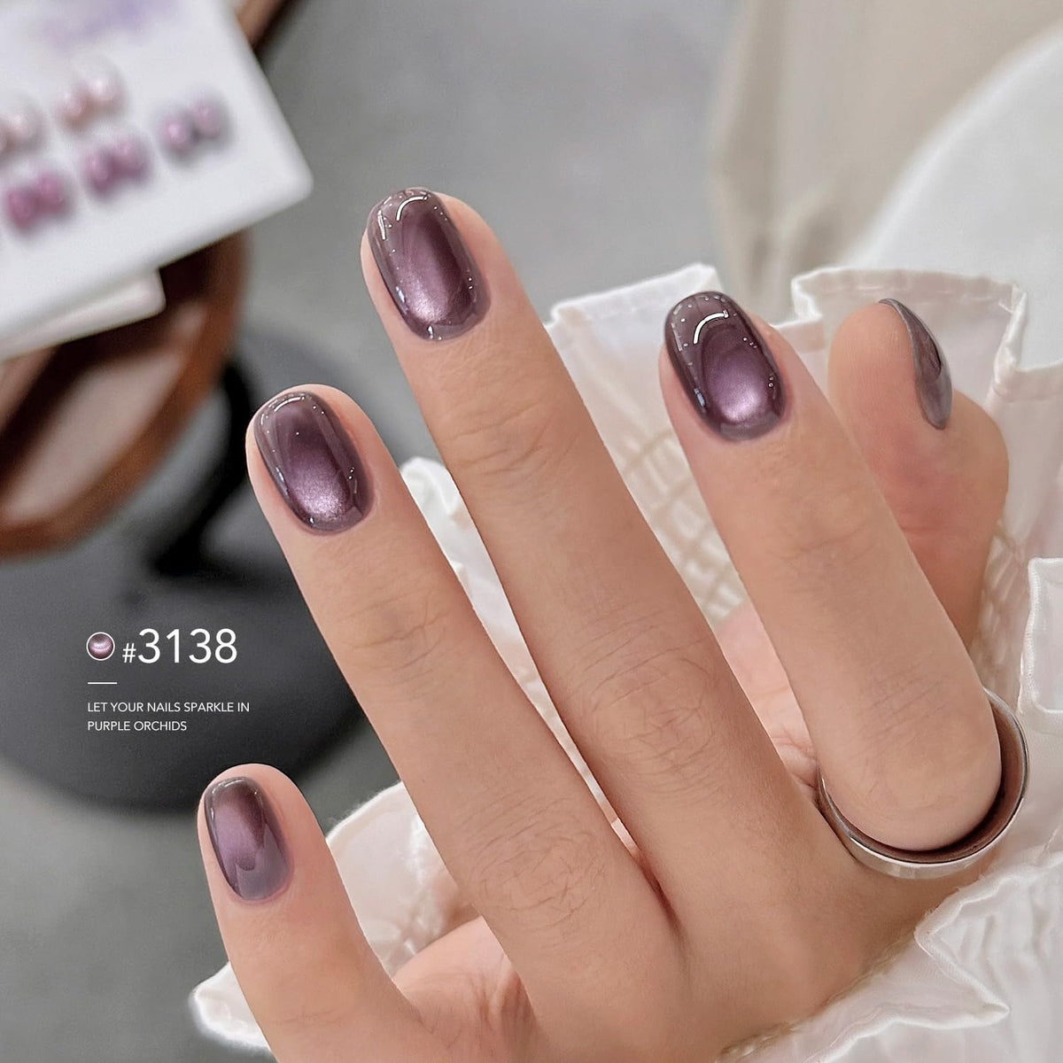 Détails du vernis gel violet GAOY avec effet Cat Eye