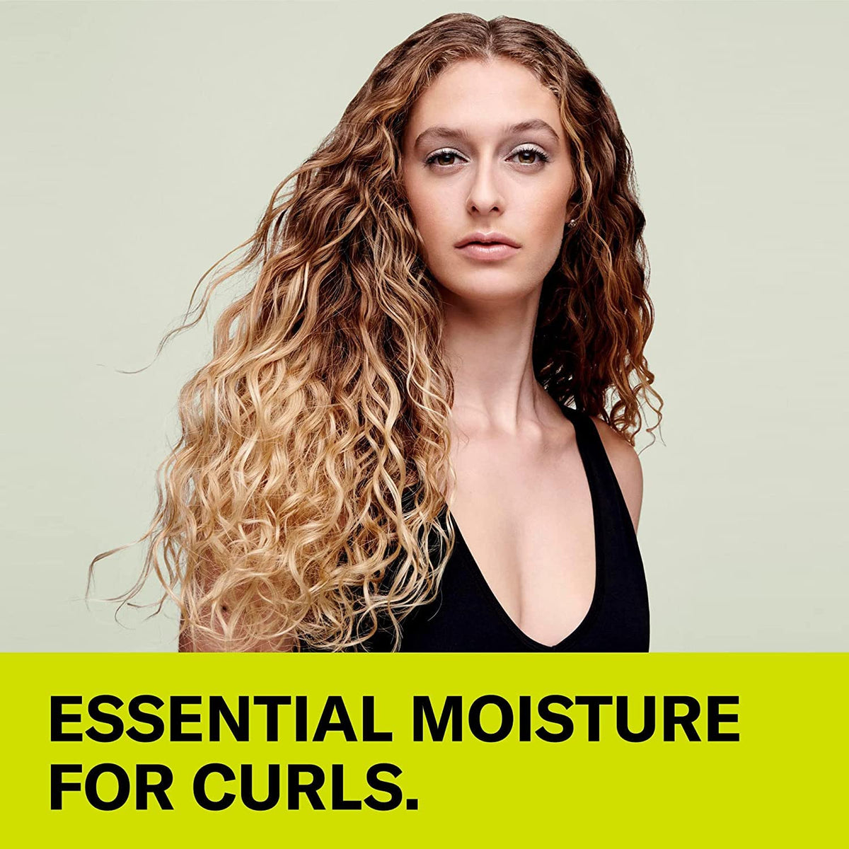 DevaCurl No-Poo Original nettoyant 12 oz sur un fond de salle de bain