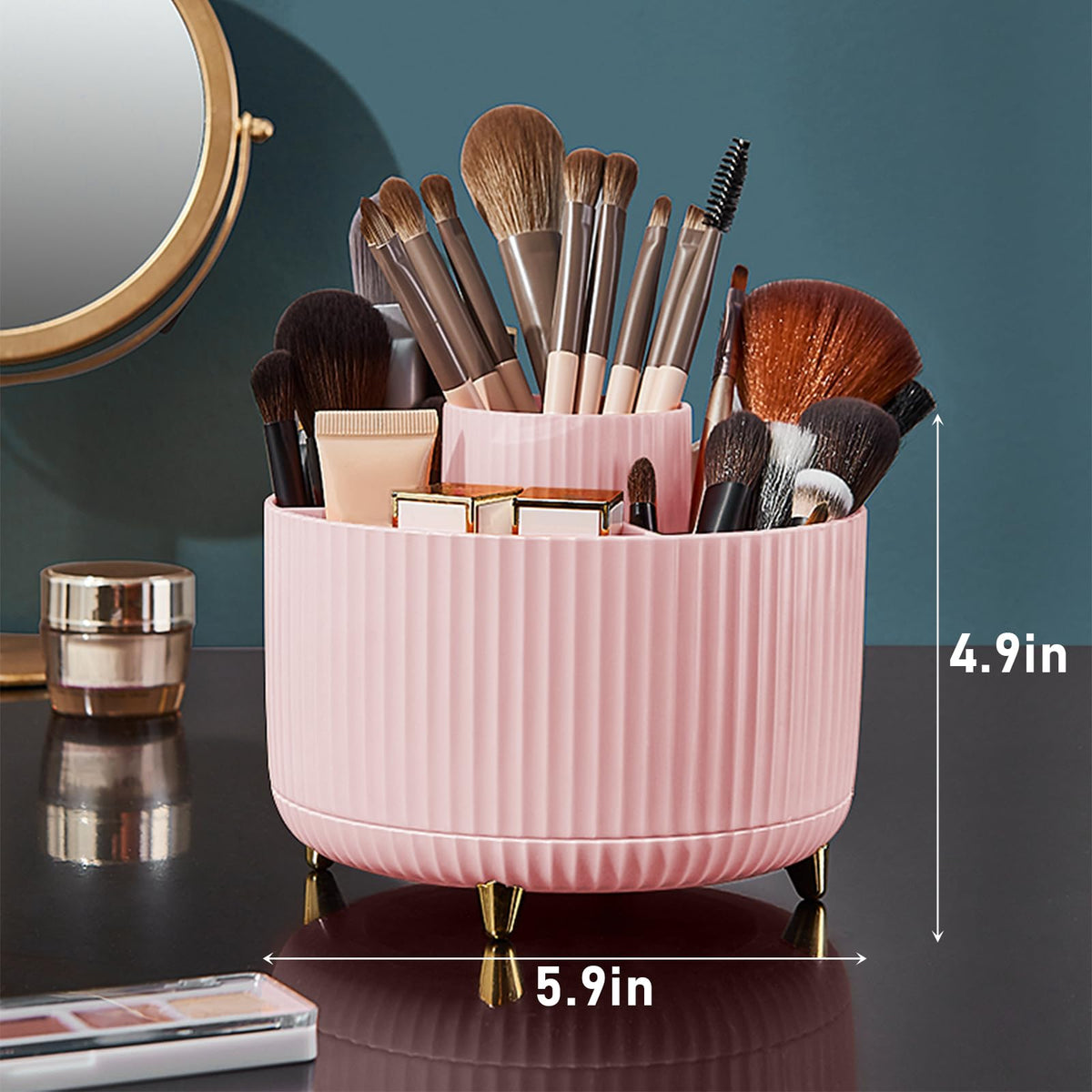 Dimensions de l'organisateur de pinceaux maquillage sur une table