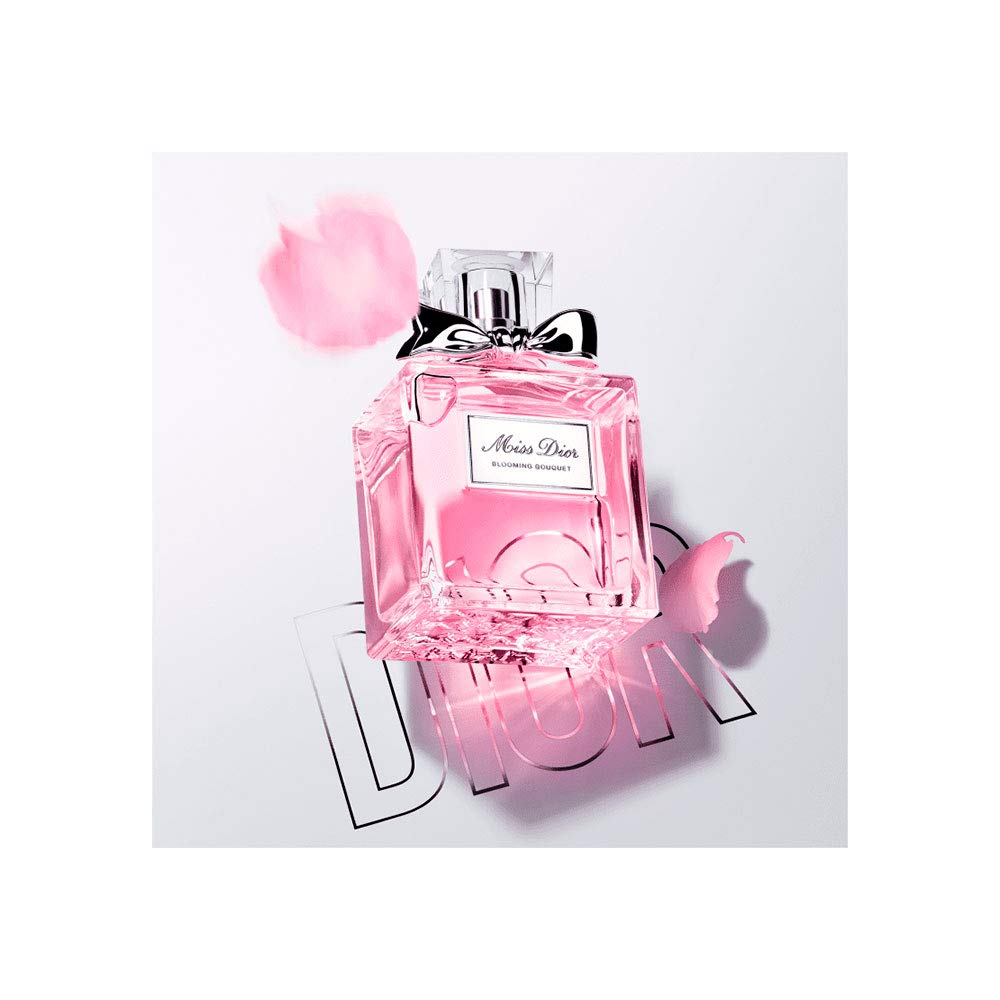 Dior Miss Dior Blooming Bouquet Eau de Toilette 30ml avec fleurs en arrière-plan