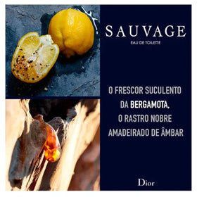 Dior Sauvage Eau De Toilette 100 ml sur une table en bois