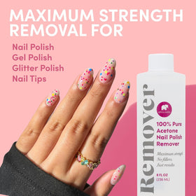 Dissolvant d'ongles ella+mila avec des ongles fraîchement manucurés