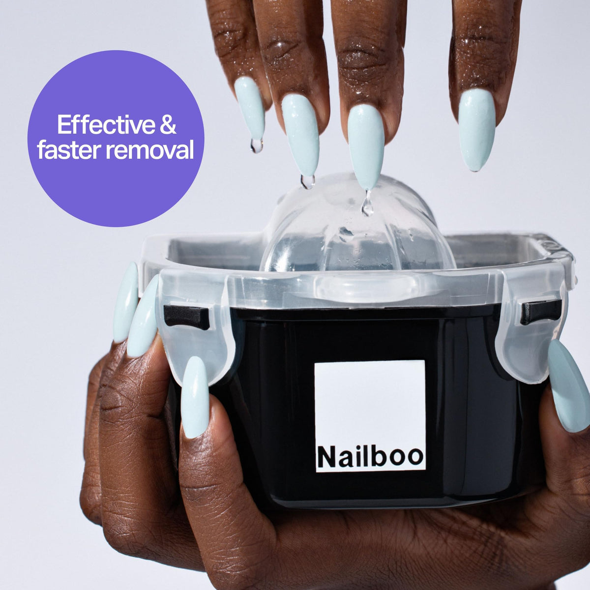 Dissolvant Nailboo en action sur des ongles