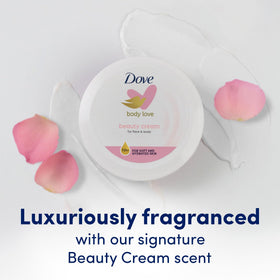 Dove Crème Beauté Nourrissante à côté de produits de soin