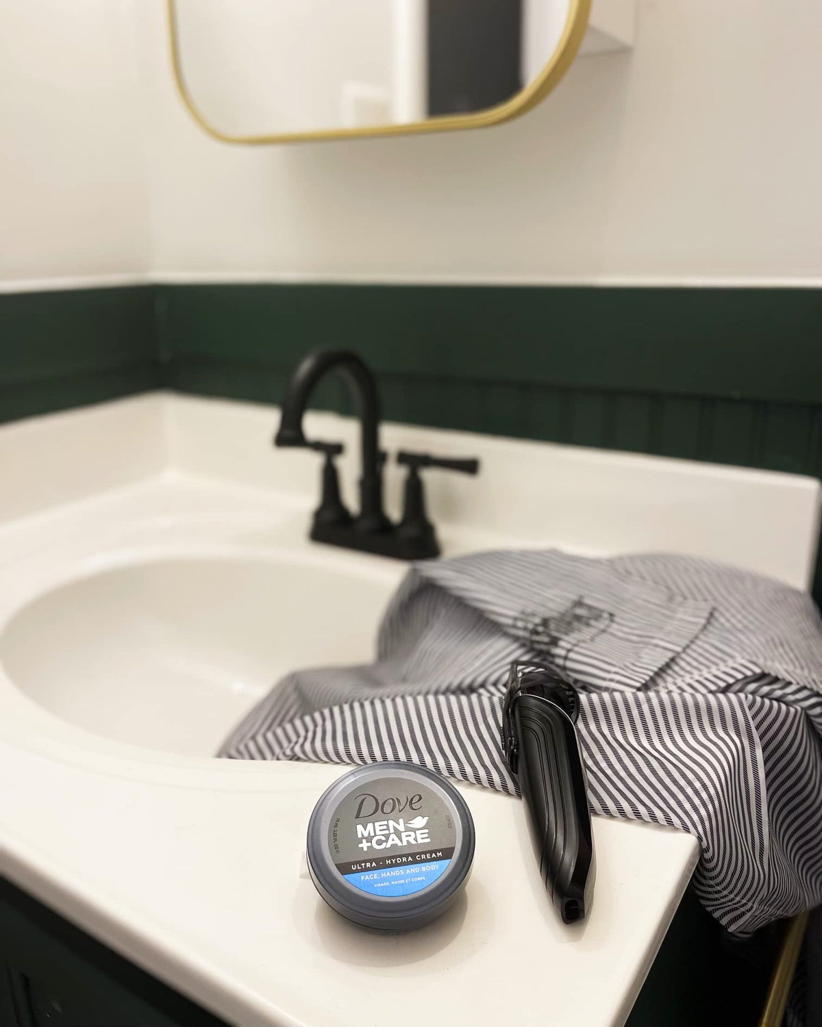 Dove Crème Ultra Hydra pour Homme pot ouvert