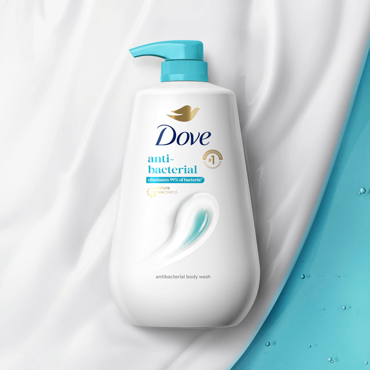 Dove gel douche antibactérien dans une salle de bain