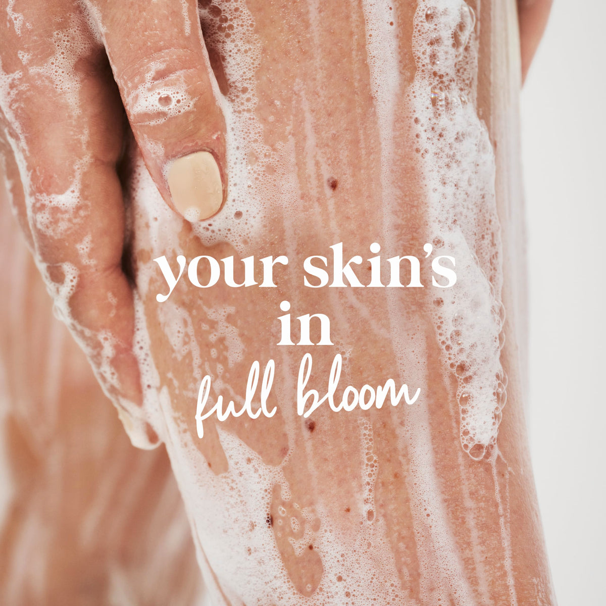 Dove Gel Douche Uplift sur une douche avec mousse