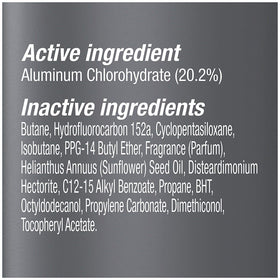 DOVE MEN + CARE Antitranspirant Spray Sec Clean Comfort 3,8 oz dans une salle de bain