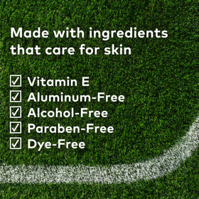 DOVE MEN + CARE Déodorant Spray Bamboo + Aloe, en situation d'utilisation