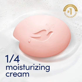 Dove Savon Beauté Rééquilibrant en usage sur une main