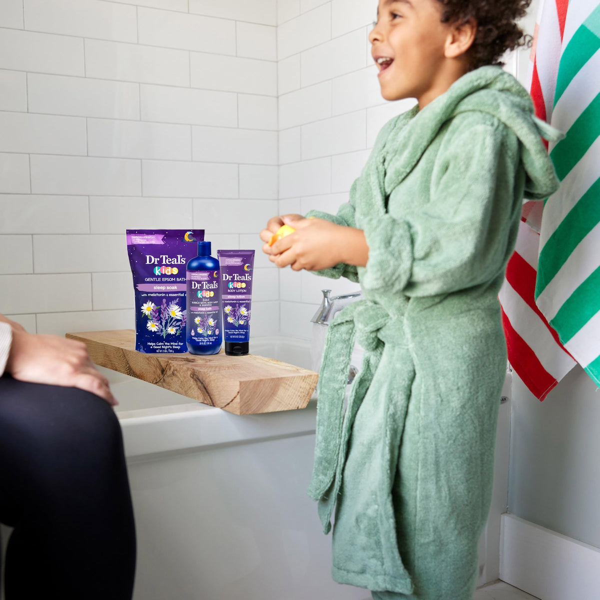 Dr Teal's Kids 3-en-1 Bain Moussant Lavande en main