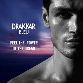 Drakkar Bleu vaporisé sur peau, montrant l'application du parfum