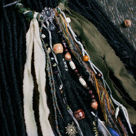 Dreadlock Hair Tie avec des accessoires en métal
