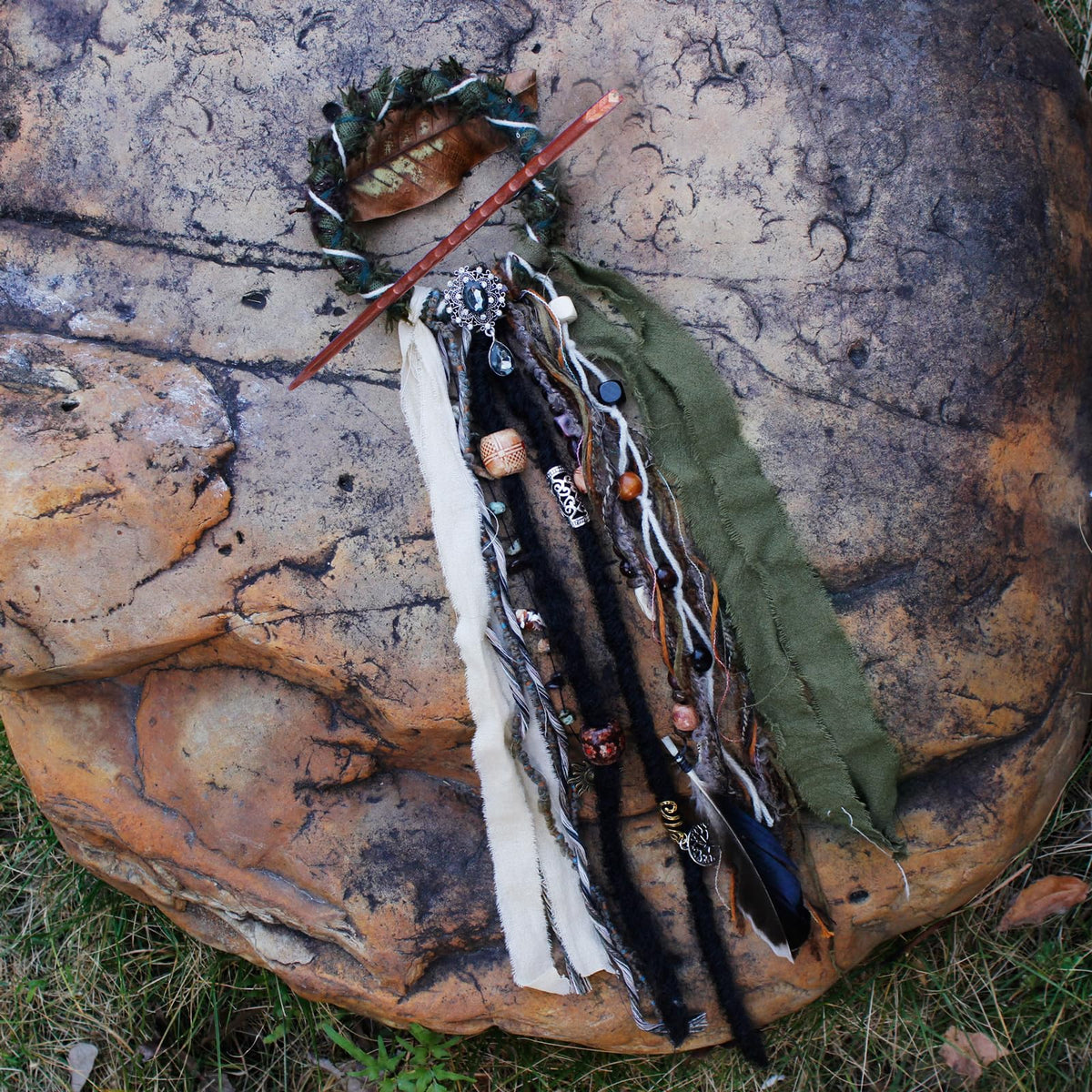 Dreadlock Hair Tie avec son support en bois