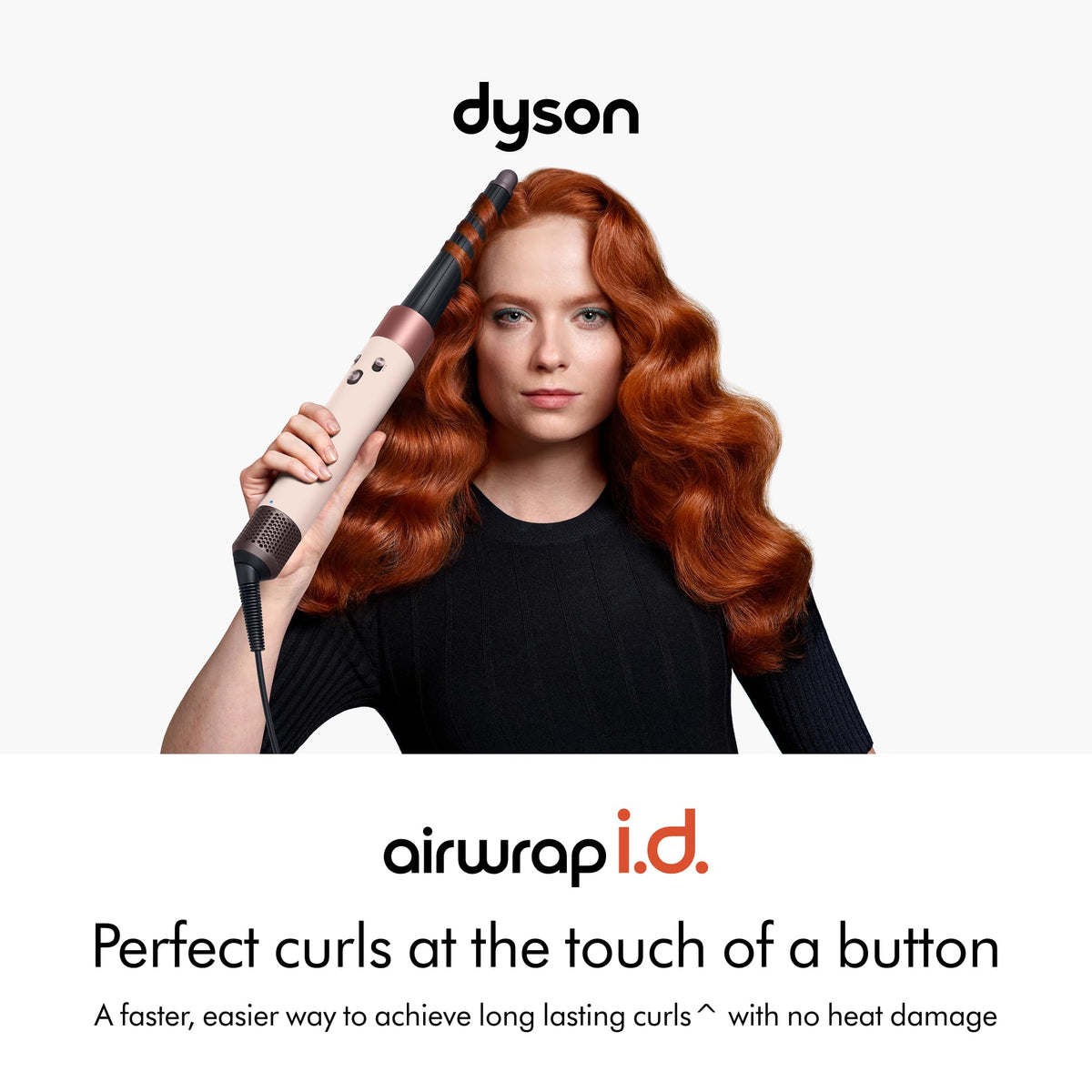 Dyson Airwrap i.d.™ Multi-Styler en utilisation pour boucles