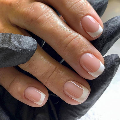 DZPGUONIZ Faux Ongles Pressés Courts Carrés 24pcs vue de face