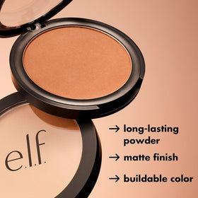 e.l.f. Bronzer Mat 40g en gros plan sur le pinceau