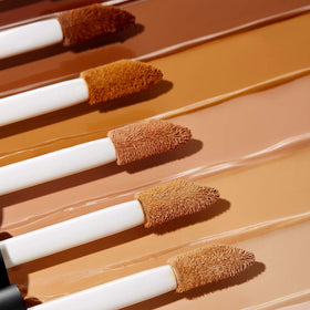 e.l.f. Correcteur Camo 16HR Ébène Riche flacon et applicateur