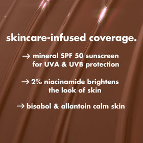 e.l.f. Halo Glow Skin Tint SPF 50 avec un applicateur