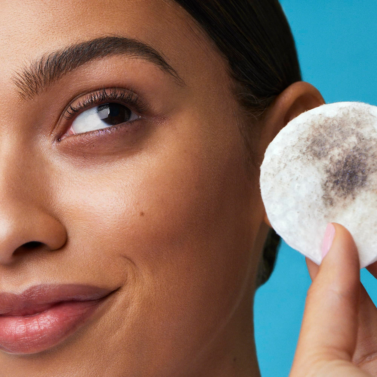 e.l.f. Off Makeup Remover 159g application sur un coton