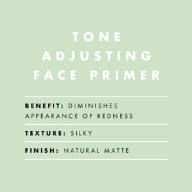 e.l.f. Primer Visage Ajusteur de Teint 50g, texture crémeuse sur la main