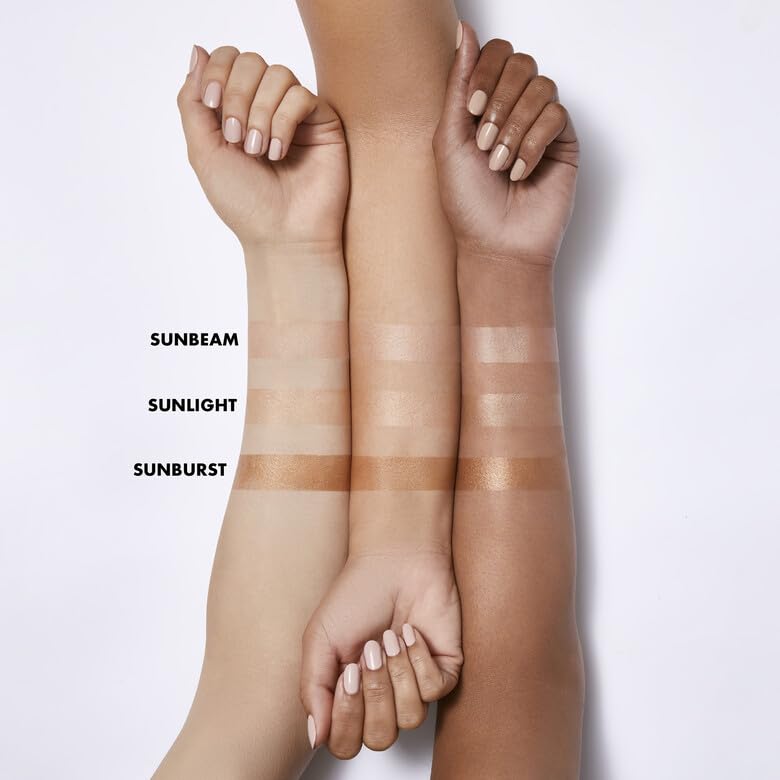 e.l.f. SKIN Suntouchable Whoa Glow SPF 30 texture crémeuse sur la main