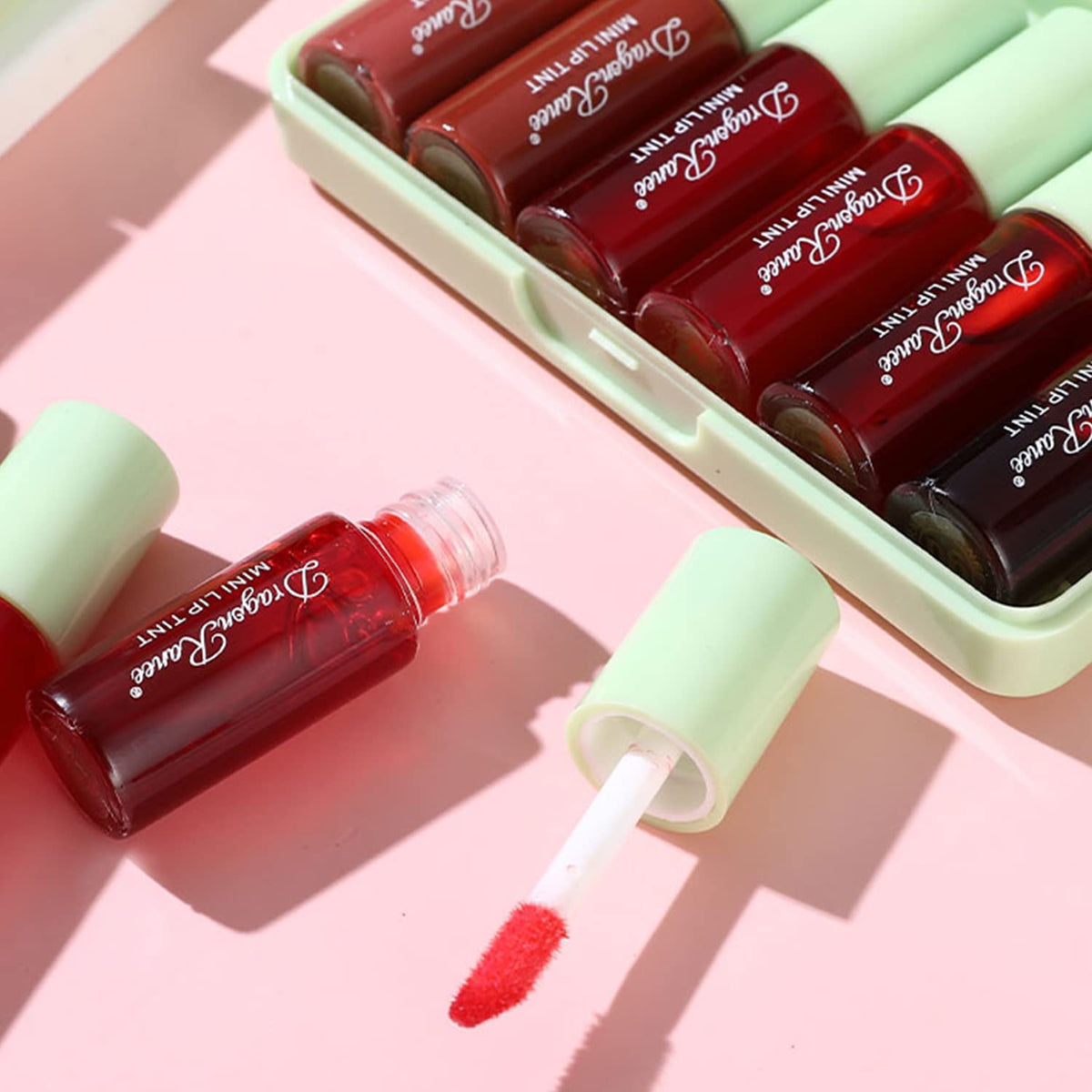 Eakroo Tinte à Lèvres en texture veloutée sur les lèvres