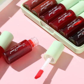 Eakroo Tinte à Lèvres en texture veloutée sur les lèvres