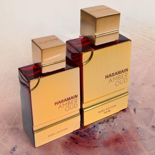 Eau de Parfum Amber Oud Ruby Edition Al Haramain sur un fond neutre