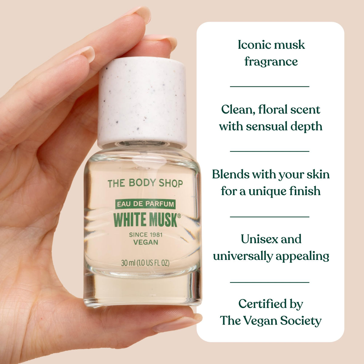 Eau de Toilette White Musk The Body Shop dans un environnement floral