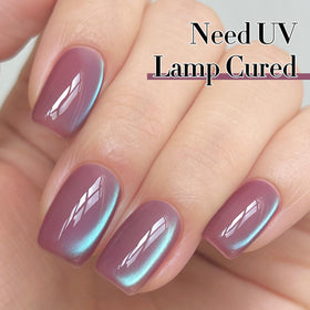 Échantillon de nail art avec vernis gel violet prune