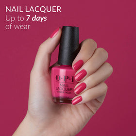 Échantillons de teintes de vernis OPI sur table