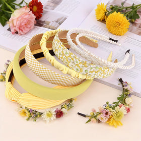 Élastique jaune noué de AHONEY sur fond blanc