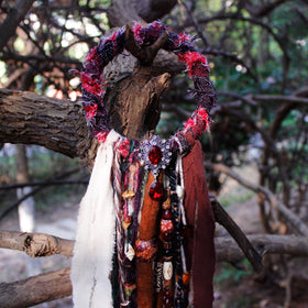 Élastique pour dreadlocks sur un modèle, en plein air