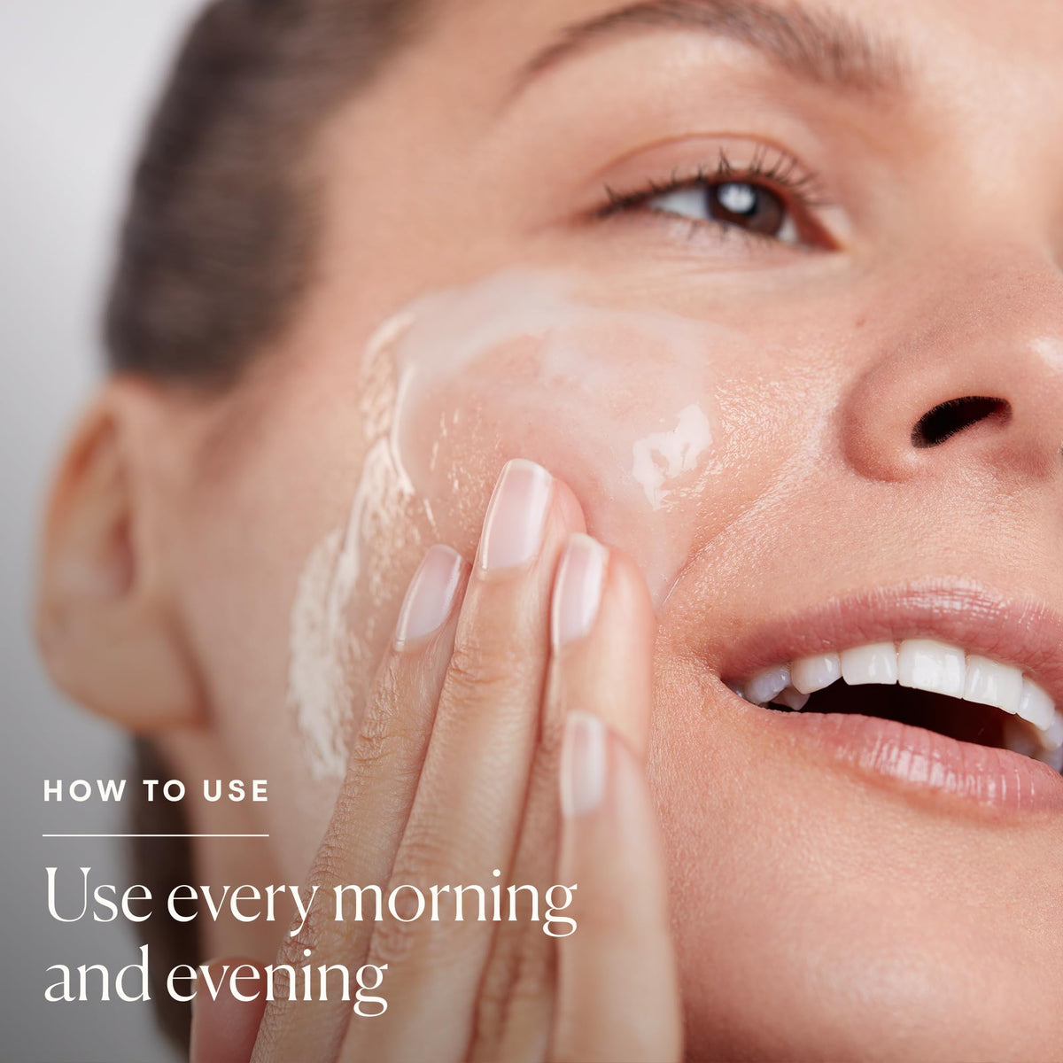 ELEMIS Gel Nettoyant Visage Dynamique 30ml en usage sur le visage