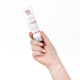 EltaMD Crème Solaire Minérale Tannée Rosée en usage quotidien