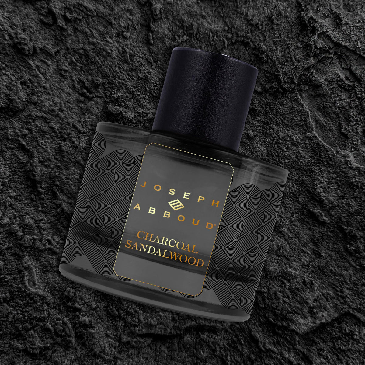 Emballage de l'Eau de Parfum Charcoal Sandalwood Joseph Abboud