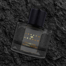 Emballage de l'Eau de Parfum Charcoal Sandalwood Joseph Abboud