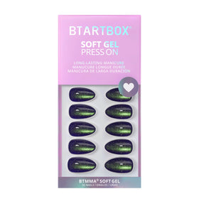 Emballage des faux ongles pressés BTArtbox sur fond blanc
