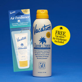 Emballage du spray solaire VACATION SPF 50 avec des éléments de plage