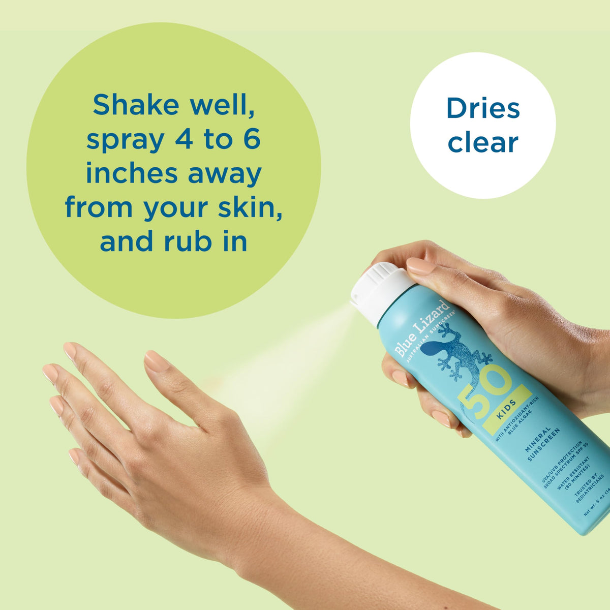 Enfant jouant au soleil avec la lotion solaire BLUE LIZARD appliquée