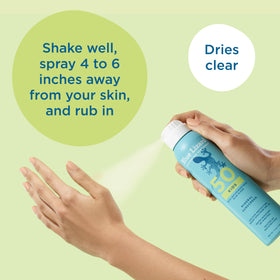 Enfant jouant au soleil avec la lotion solaire BLUE LIZARD appliquée