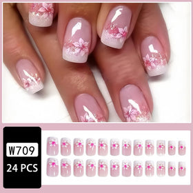 Ensemble comprenant 24 faux ongles et accessoires