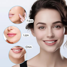 Épilateur facial innobeaut en utilisation avec un fond de salle de bain