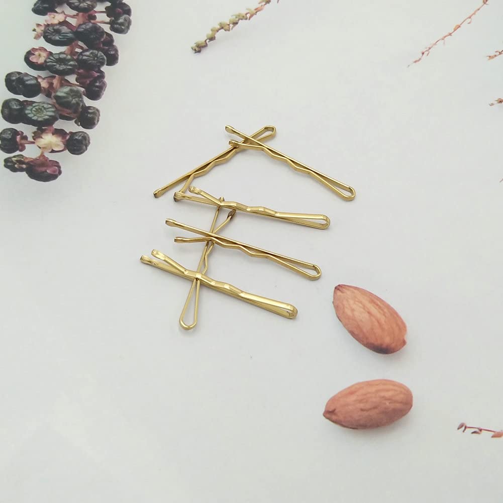 Épingles à cheveux dorées YINGFENG à côté d'autres accessoires