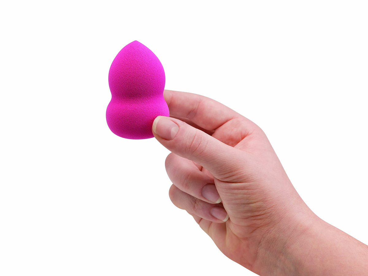 Éponge à maquillage Basics en utilisation avec du fond de teint