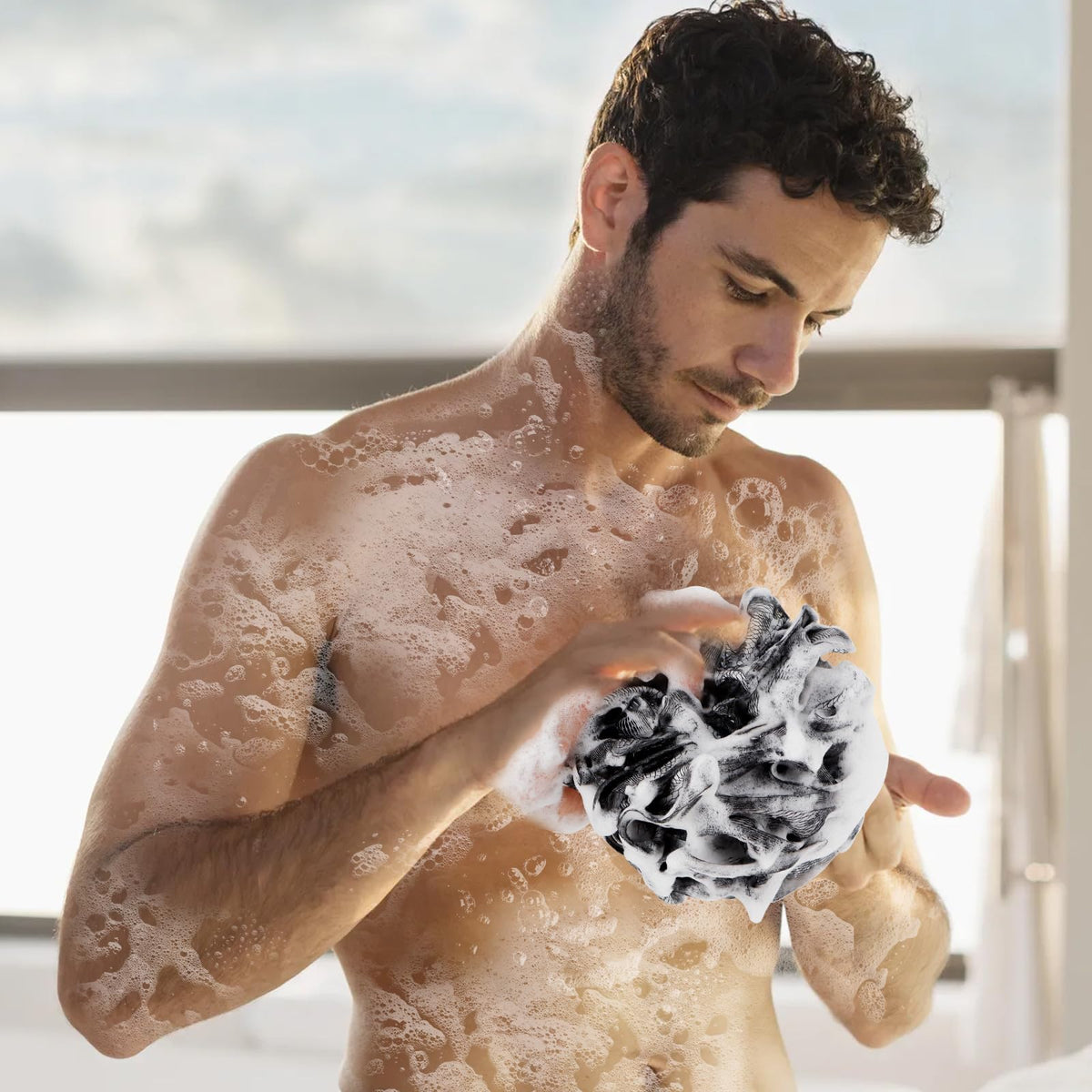 Éponge de bain Farmoga avec gel douche sur une surface