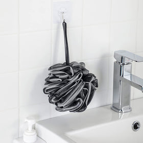 Éponge de douche luffa Fu Store noire, détail du nœud suspendu