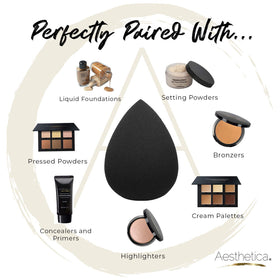 Éponge de maquillage Aesthetica posée sur un miroir