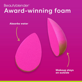 Éponge de maquillage rose beautyblender en utilisation